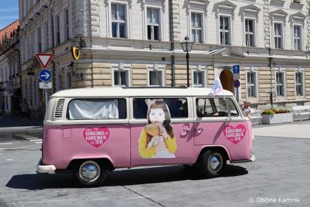 Kamnik obiskala bolna Karolina z družino  (3)